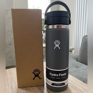 NWT Hydro Flask Wide Mouth with Flex Sip Lid  20oz. Bottle